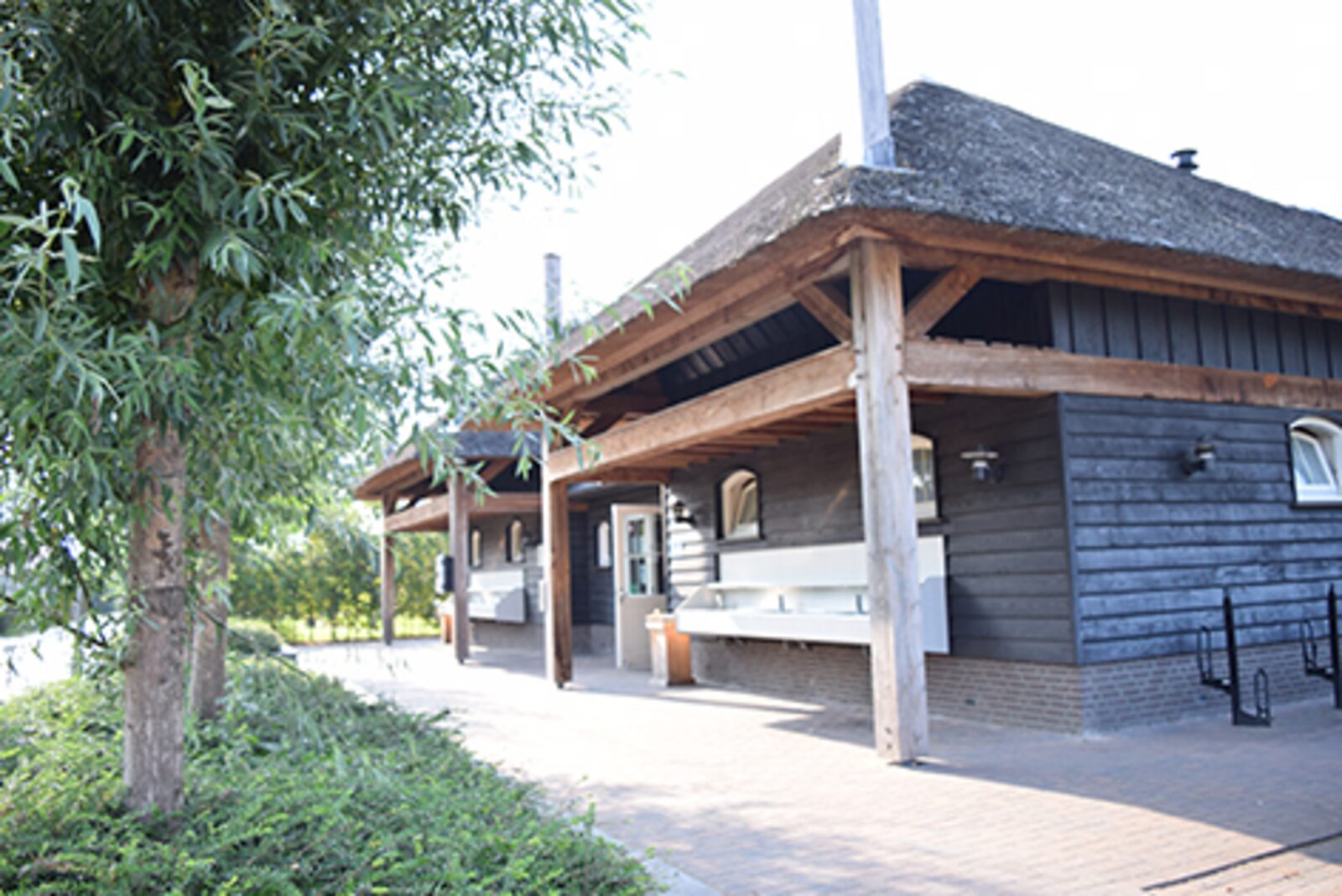 Campingplatz mit eigenem Sanitärgebäude