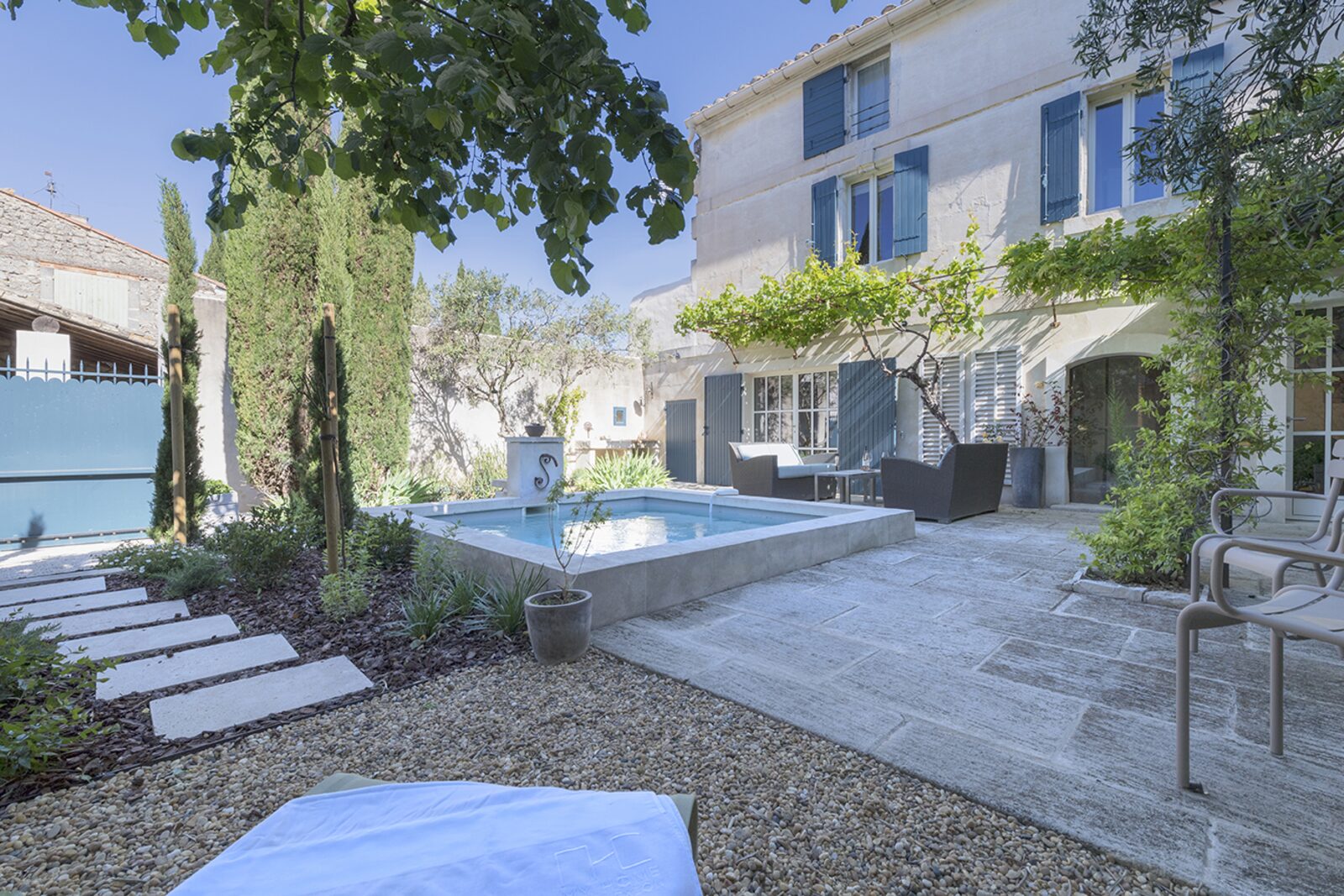 Mas Blanc luxe vakantiehuis in Provenҫaals dorp