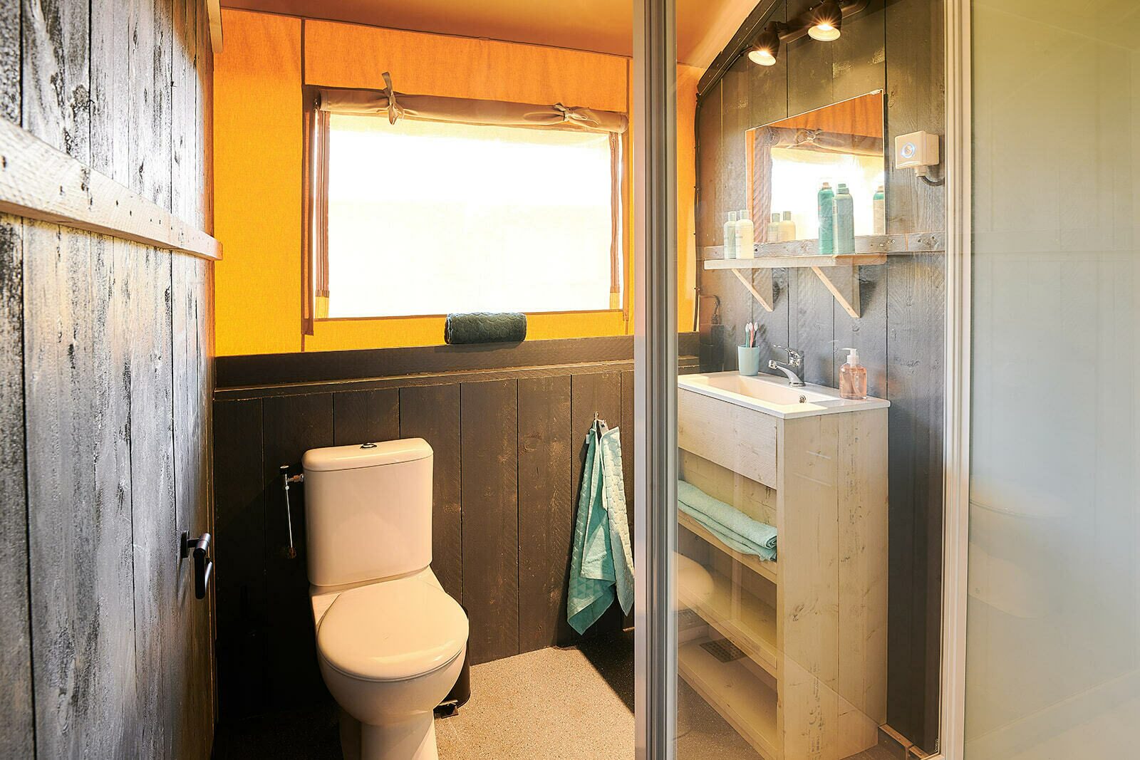 Luxe Villatent XL Privé Sanitair | 4-6 Pers.