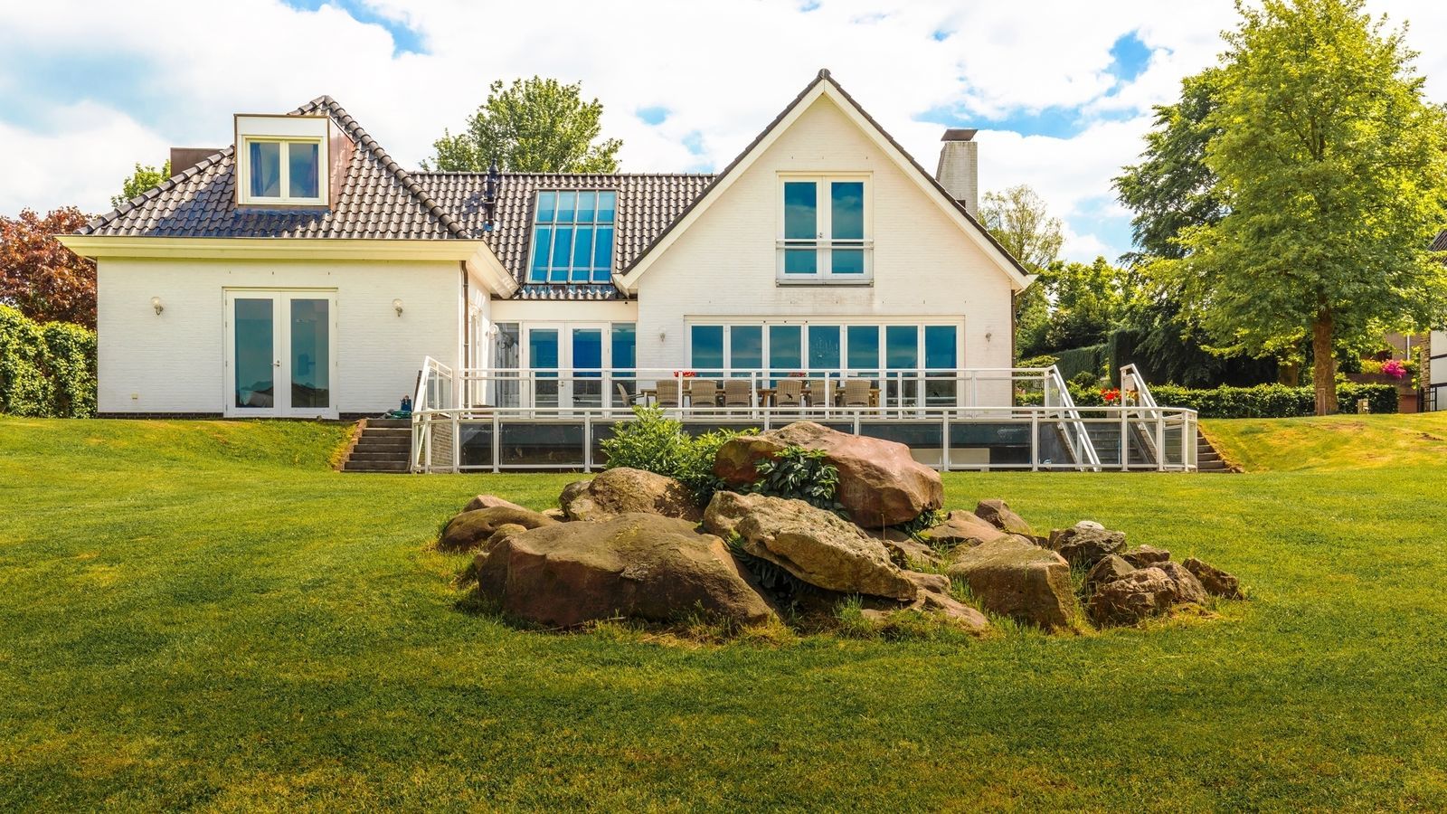 Witte Villa - luxe vakantiewoning Zuid-Limburg met zwembad ...