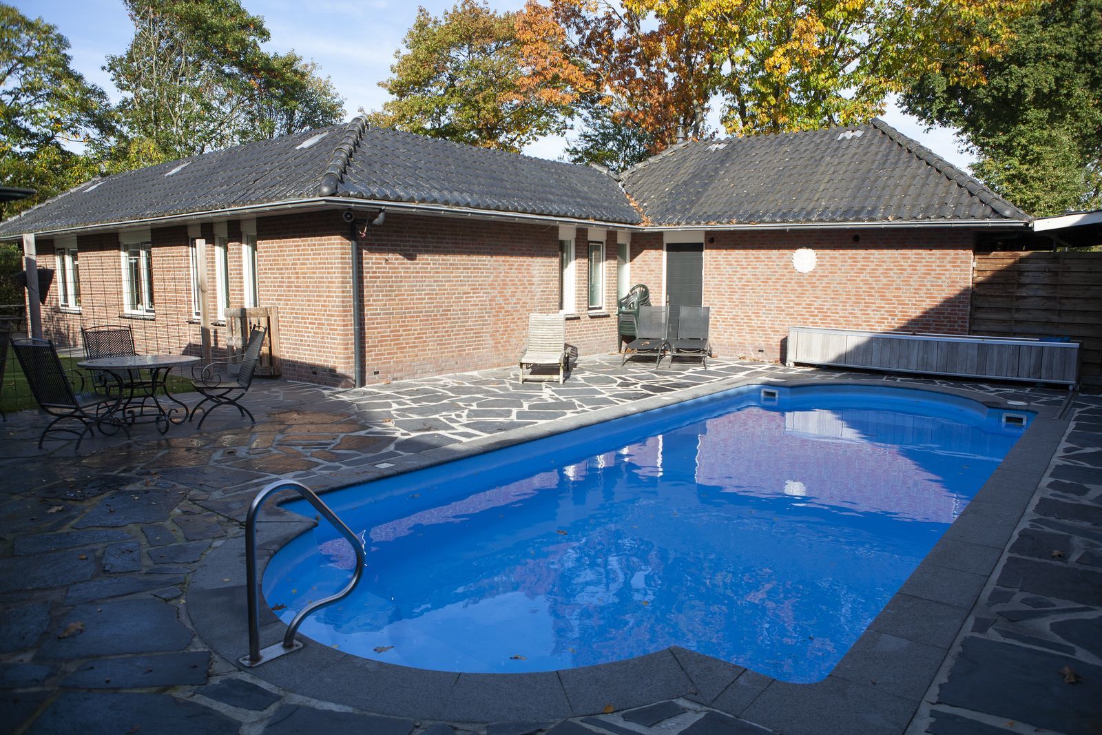 18-person spa bungalow